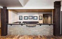 Red Lion Ridgewater Inn & Suites Polson فنادق في Big Arm