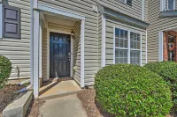 Cozy Greensboro Townhome ~ 7 Mi to Unc Campus - Wifi
