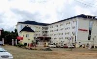 Immaculate Royal Int'l Hotel Owerri  호텔