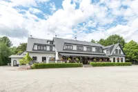 Charmehotel Klokkenhof Hotel di Zoersel