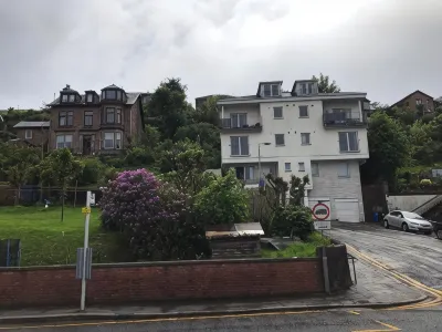 Beautiful 3-Bed Apartment in Gourock Các khách sạn ở 