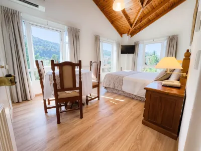 Patagonia Plaza Hotel Hotel dekat Playa Quila Quina