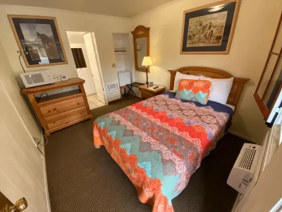 獨立法院汽車旅館 Eastern California Museum附近的飯店