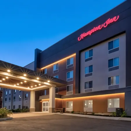 Hampton Inn Waterbury Отели рядом с достопримечательностью «Seven Angels Theatre»