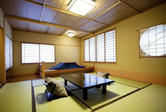 喧騷隱家月露日式旅館