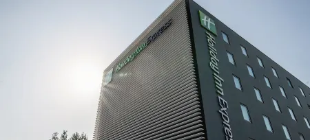 Holiday Inn Express Bordeaux - Lormont Отели в г. Лормон