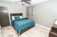 Entire home, strategic location, everything within reach. Off i94 & Southfield.