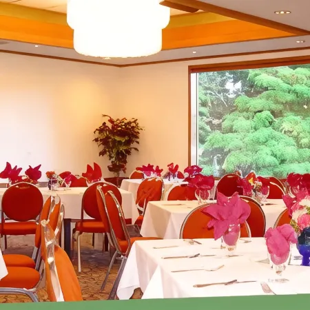 Oyster Bay Inn & Suites