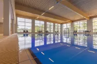 Fletcher Wellness-Hotel De Hunzebergen - piscina
