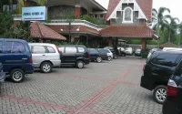 Pondok Serrata Convention, Boutique & Tourist Hotel - parking