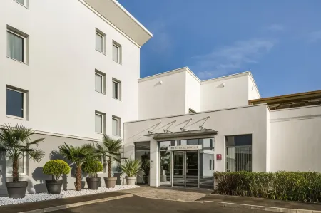 Mercure Chartres Est Отели в г. Шартре