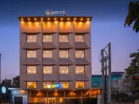Gostops Gurugram, Baani Square Plus - Private Rooms & Dorms Hotels near M2K Corporate Park Shopping Plaza