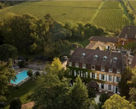 Logis Hôtels Château de La Barge Hotels in Chaintre