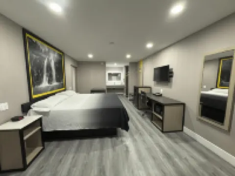 Super 8 by Wyndham Visalia Hotels in Visalia