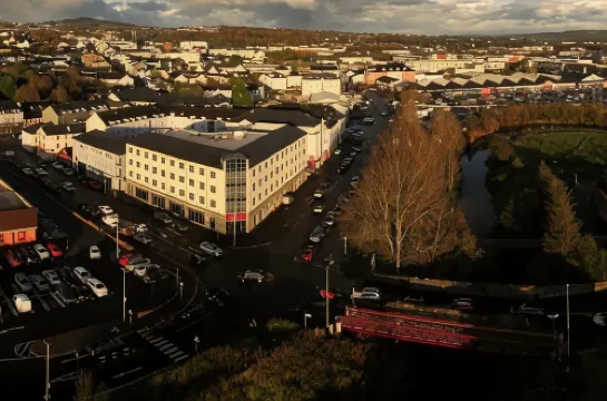 萊特肯尼登站樓酒店