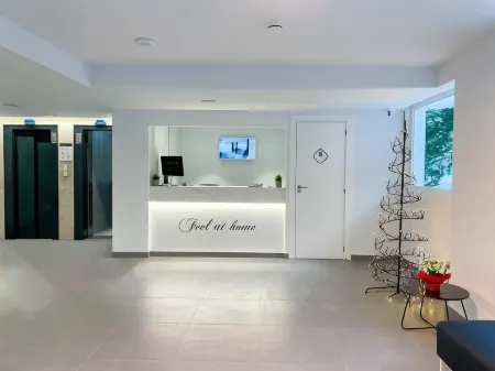 Trebol One Apartments by Mc