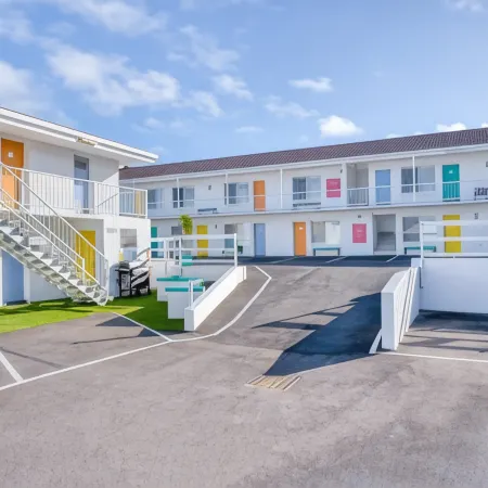 Waves Motel and Apartments