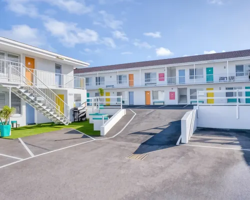 Waves Motel and Apartments Hotels in Warrnambool