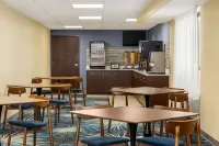 Days Inn by Wyndham Grand Island I-80 - breakfast