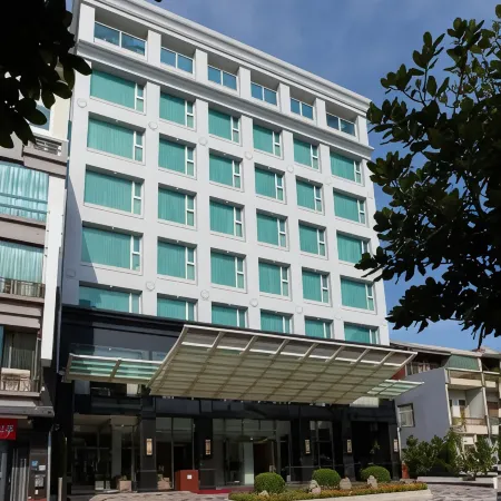 Yuh Tong Hotel Отели рядом с достопримечательностью «Бейсбольное поле Цзяй»