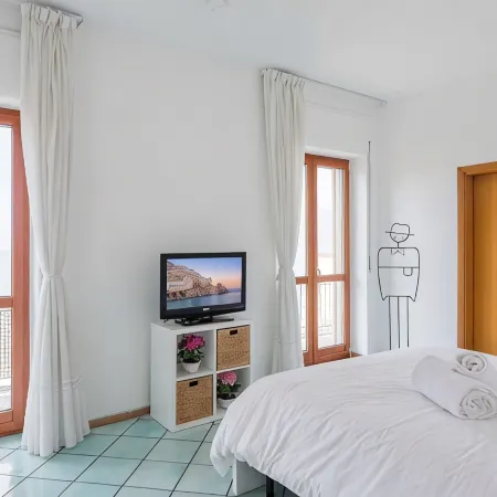 Casa Elan Salerno, large and bright apartment, a stone's throw from the beach