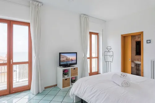 Casa Elan Salerno, large and bright apartment, a stone's throw from the beach