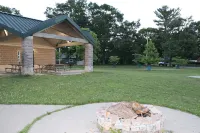Beachwood Home - Muskegon - walk 2 Lake MI BEACH + local playground + pickleball - 4-Star
