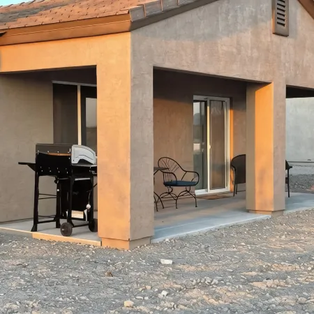 Wonderful 2 BR 2 bath home- Pool & Jacuzzi access