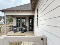 Charming & Spacious Townhome on North College Street in Auburn - บังกะโล
