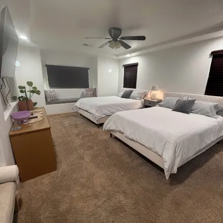 Near-North Valley Oasis! Sleeps 11! Easy Access to I-40, Pool, Hot Tub, AC/Heat