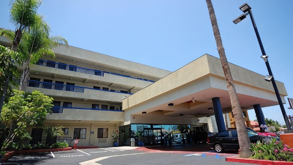 Quality Inn & Suites Los Angeles Airport - Stadium District