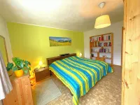 Spacious Apartment with 3 Bedrooms, 2 Bathrooms, Kitchen and Living Room - Wi-Fi