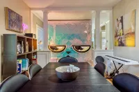 The OMG House that will BLOW YOUR MIND with Unbelievable Cats n Mirrors - 부티크
