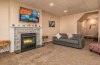 Hidden Emerald open floor plan/ Remodeled Apartment