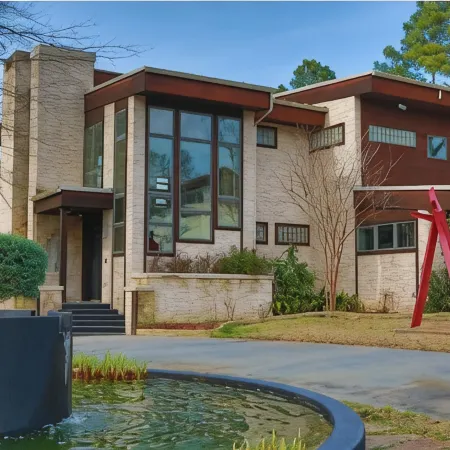 2 Kings | Chapel | Jet Tub | Elevator | DT 12 mins
