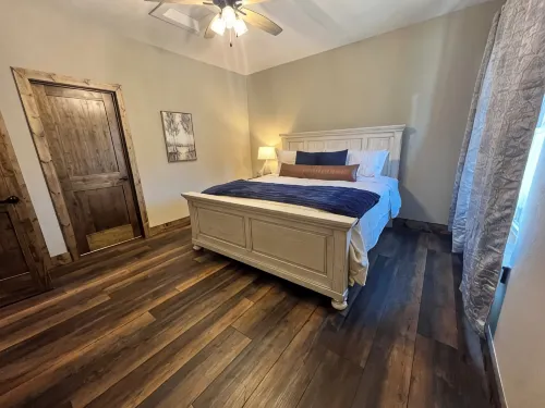 Spacious 6-bedroom lodge with stunning lake views of Table Rock Lake in Branson!