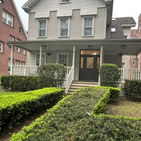 Clean, Classy, Convenient. Montclair's Best Stay! Walk to Town and Train