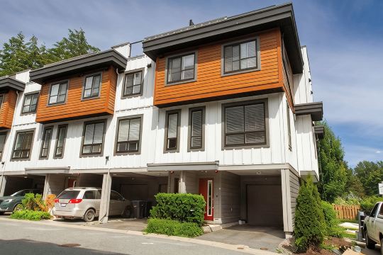 Stylish 3 bedroom townhome with rooftop patio