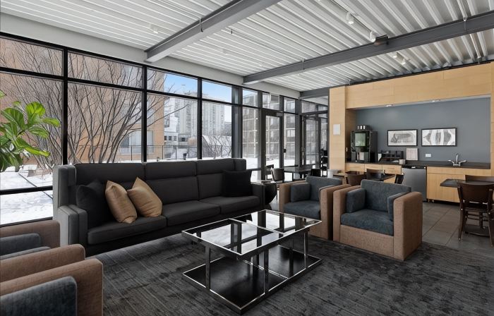 Executively Appointed Condo, w/resort amenities, IND GAR, Pool, Gym+ Biz Lounge