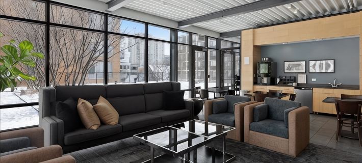Executively Appointed Condo, w/resort amenities, IND GAR, Pool, Gym+ Biz Lounge Hotels in Evanston