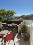 Private 3 bed 3 bath home with it's own pool and amazing ocean views.