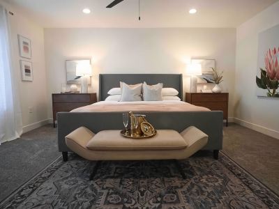 Entire Townhouse/Private Hot Tub/Pool/Gas Fire Pit