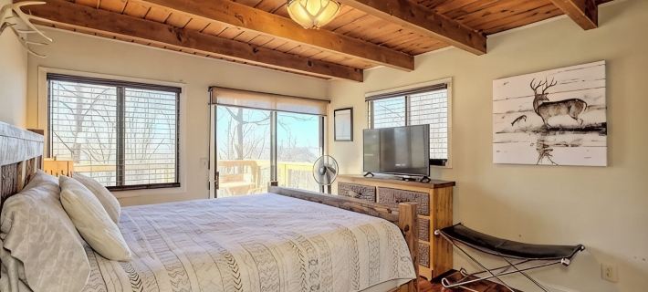 Cabin Mountain View Retreat • Hot Tub, Game Room, Fire Pit, Pizza Oven Hotels in Rabun County