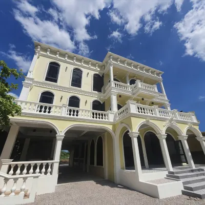 Daddy Dream Hotel and Residence Hotels in de buurt van City Pillar Shrine or San Lak Muang Ranong