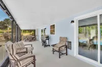 Relax and Unwind in 2 BR apt with Private Heated Pool - ที่มีสระว่ายน้ำ