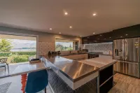 2BR Stay with Fireplace Hot Tub BBQ - Tasman - spa