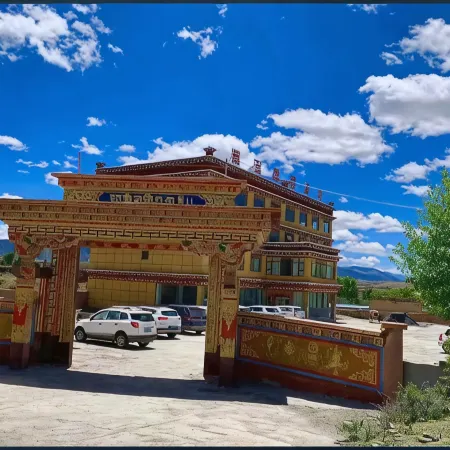 Litang Guoji B&B