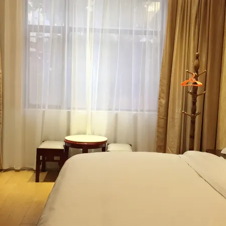 Yijiang hotel (xinning home and furniture store)