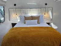 Luxury Airstream Glamping Parisian Unit 5 of 6, Private Sauna, Hot Tub, Hiking