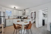 Oceanblock & Downtown Bethany - 2 bed / 1 bathroom with Private Sun Porch -  Ferienwohnungen
